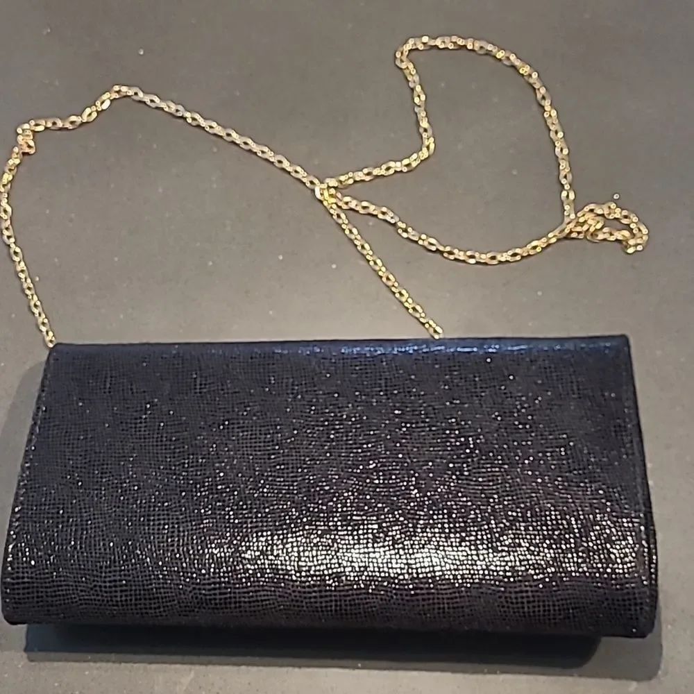Magnetic closure snap black evening purse, removable gold toned shoulder strap - Picture 2 of 7